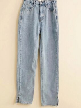 DQ Store Light Wash High-Rise Jeans – Size Small